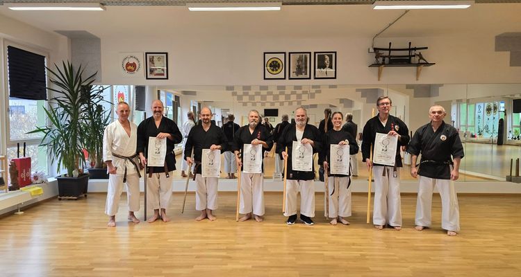 Sechs neue Shodans aus der Kobudo-Multiplikatorenausbildung 2024/2025 